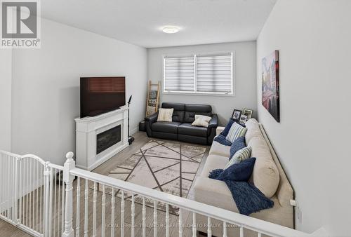 787 Rushbrook Crescent, London South (South K), ON - Indoor With Fireplace