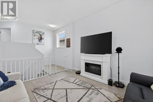 787 Rushbrook Crescent, London South (South K), ON - Indoor With Fireplace