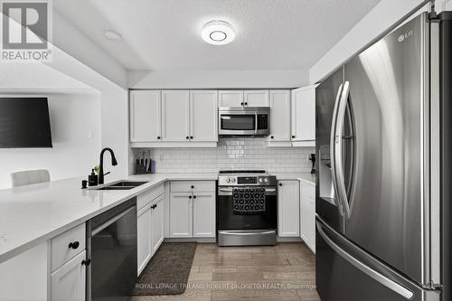 787 Rushbrook Crescent, London South (South K), ON - Indoor Photo Showing Kitchen With Double Sink With Upgraded Kitchen