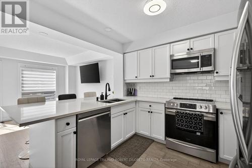 787 Rushbrook Crescent, London South (South K), ON - Indoor Photo Showing Kitchen With Double Sink