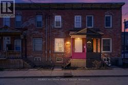 423 ARLINGTON AVENUE  Ottawa, ON K1R 6Z7