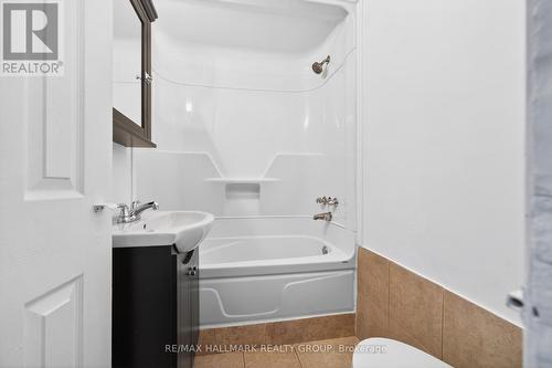 423 Arlington Avenue, Ottawa, ON - Indoor Photo Showing Bathroom