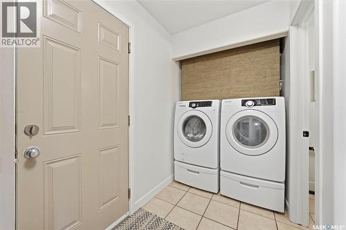 402 Crystal Bay, Warman, SK - Indoor Photo Showing Laundry Room