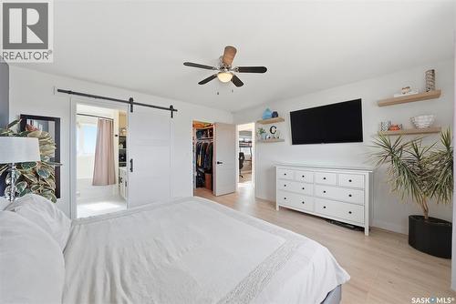 402 Crystal Bay, Warman, SK - Indoor Photo Showing Bedroom