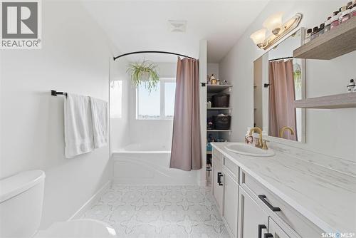 402 Crystal Bay, Warman, SK - Indoor Photo Showing Bathroom