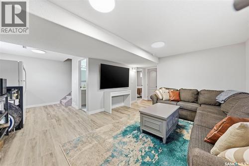 402 Crystal Bay, Warman, SK - Indoor Photo Showing Living Room