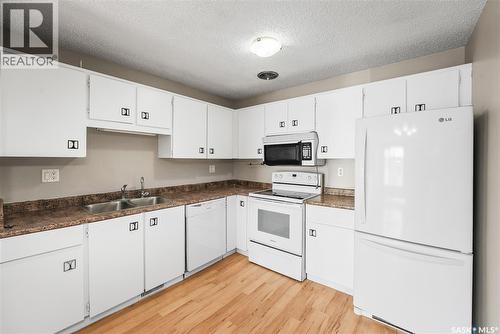 383 Fines Drive, Regina, SK - Indoor Photo Showing Kitchen With Double Sink