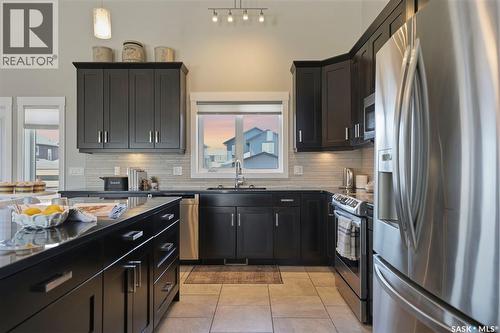 407 Silver Birch Lane, Warman, SK - Indoor Photo Showing Kitchen With Upgraded Kitchen