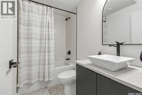 1405 12Th Street E, Saskatoon, SK - Indoor Photo Showing Bathroom