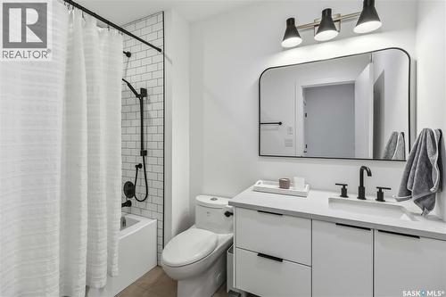 1405 12Th Street E, Saskatoon, SK - Indoor Photo Showing Bathroom