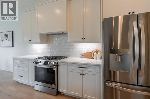 103 Sutherland Drive, St Clair, ON - Indoor Photo Showing Kitchen With Upgraded Kitchen