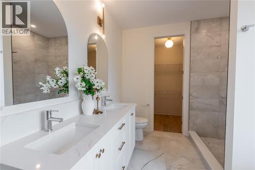 103 Sutherland Drive, St Clair, ON - Indoor Photo Showing Bathroom