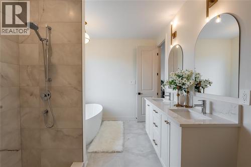103 Sutherland Drive, St Clair, ON - Indoor Photo Showing Bathroom