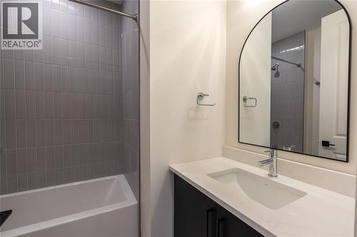 103 Sutherland Drive, St Clair, ON - Indoor Photo Showing Bathroom