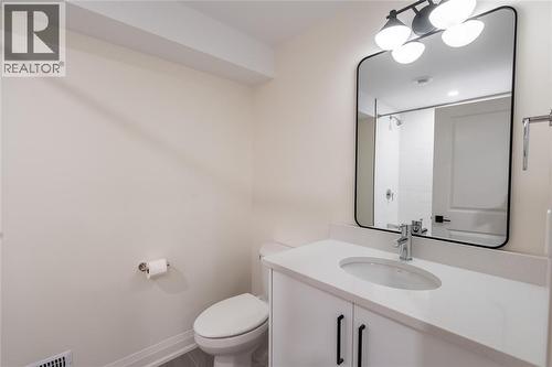 103 Sutherland Drive, St Clair, ON - Indoor Photo Showing Bathroom