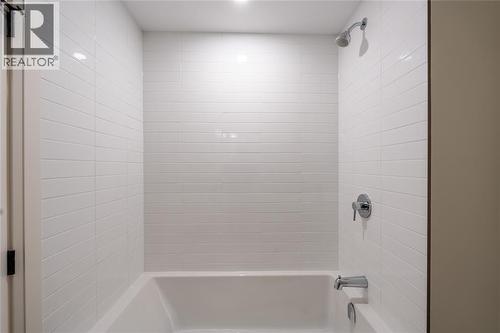 103 Sutherland Drive, St Clair, ON - Indoor Photo Showing Bathroom