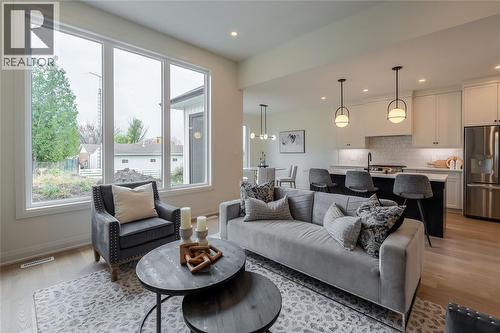 103 Sutherland Drive, St Clair, ON - Indoor Photo Showing Living Room