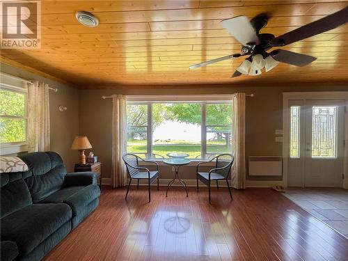 29 Sidney Lane, Mindemoya, ON - Indoor Photo Showing Living Room