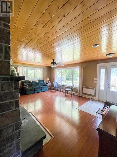 29 Sidney Lane, Mindemoya, ON - Indoor