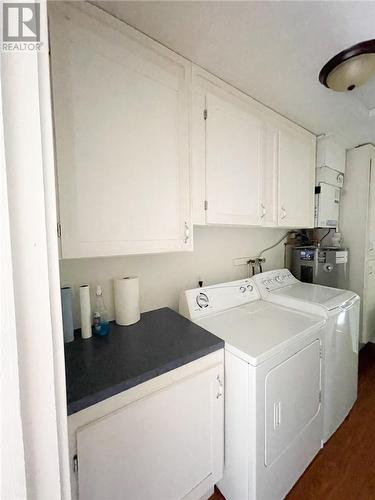 29 Sidney Lane, Mindemoya, ON - Indoor Photo Showing Laundry Room