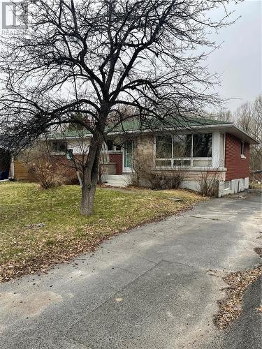 729 Hillsdale Crescent  Sudbury, ON P3E 3S7