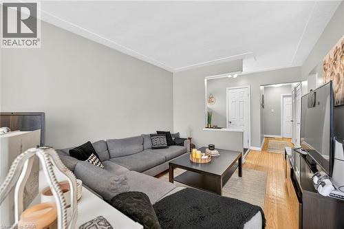624 Upper Ottawa Street, Hamilton, ON - Indoor Photo Showing Living Room