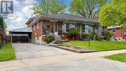 3 RIMA COURT  Toronto, ON M9C 4C7