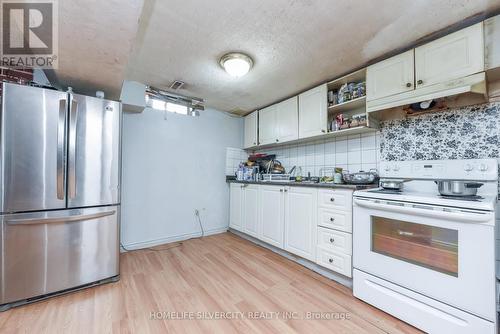 7816 Priory Crescent, Mississauga, ON - Indoor Photo Showing Kitchen