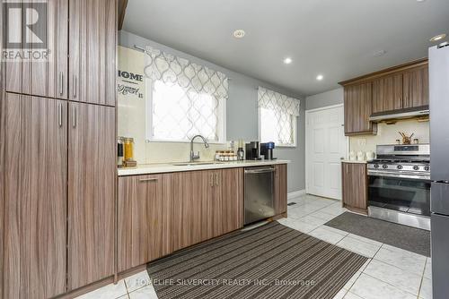 7816 Priory Crescent, Mississauga, ON - Indoor Photo Showing Kitchen