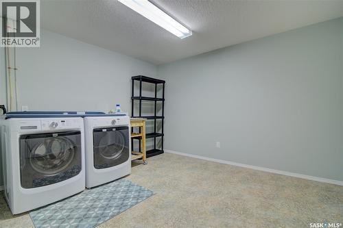 3023 Cranbourn Crescent, Regina, SK - Indoor Photo Showing Laundry Room