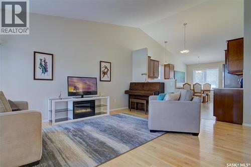 3023 Cranbourn Crescent, Regina, SK - Indoor Photo Showing Living Room