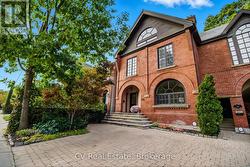 46 BERNARD AVENUE Toronto, ON M5R 1R2