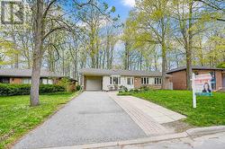 39 SAGEBRUSH LANE Toronto, ON M3A 1X4