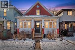 977 Gladstone Windsor, ON N9A 2R5