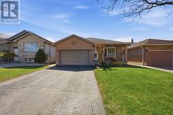 54 YARMOUTH DRIVE  London East (East I), ON N5V 4T8