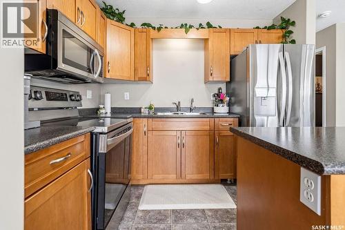 4672 Marigold Drive, Regina, SK - Indoor Photo Showing Kitchen With Double Sink