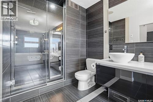710 Sauer Crescent, Saskatoon, SK - Indoor Photo Showing Bathroom