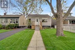 76 STAPLETON AVENUE  Hamilton, ON L8H 3N6