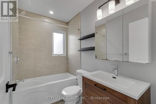 76 Stapleton Avenue, Hamilton, ON - Indoor Photo Showing Bathroom