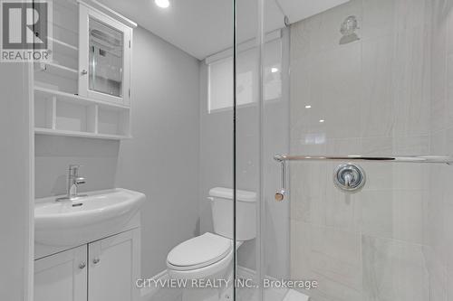 76 Stapleton Avenue, Hamilton, ON - Indoor Photo Showing Bathroom