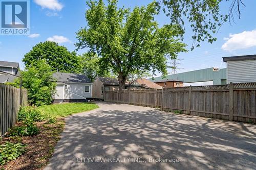 76 Stapleton Avenue, Hamilton, ON - Outdoor