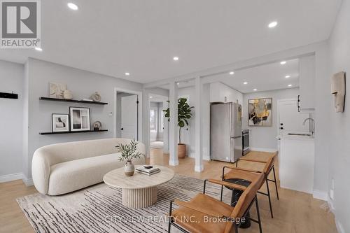 76 Stapleton Avenue, Hamilton, ON - Indoor Photo Showing Living Room