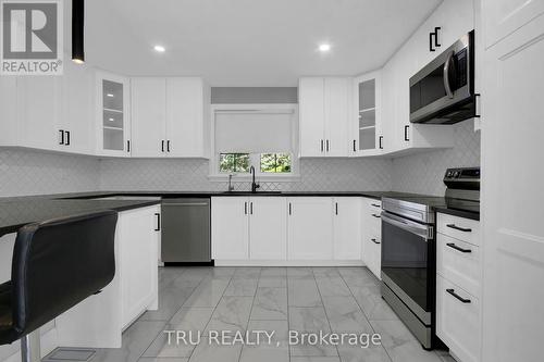 7038 Shields Drive, Ottawa, ON - Indoor Photo Showing Kitchen With Upgraded Kitchen