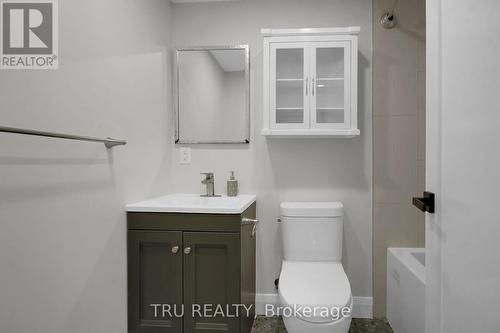7038 Shields Drive, Ottawa, ON - Indoor Photo Showing Bathroom