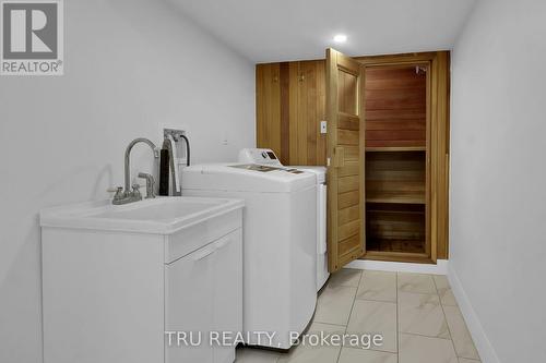 7038 Shields Drive, Ottawa, ON - Indoor Photo Showing Laundry Room