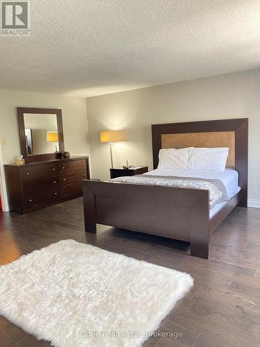 2776 Lindholm Crescent, Mississauga, ON - Indoor Photo Showing Bedroom