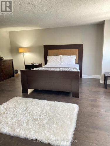 2776 Lindholm Crescent, Mississauga, ON - Indoor Photo Showing Bedroom