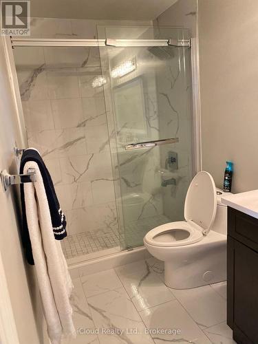 2776 Lindholm Crescent, Mississauga, ON - Indoor Photo Showing Bathroom