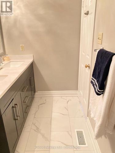 2776 Lindholm Crescent, Mississauga, ON - Indoor Photo Showing Bathroom