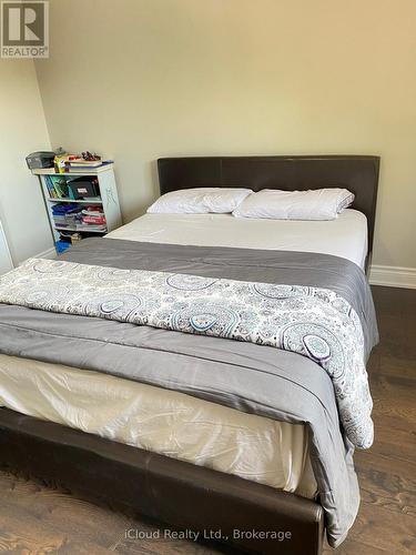 2776 Lindholm Crescent, Mississauga, ON - Indoor Photo Showing Bedroom